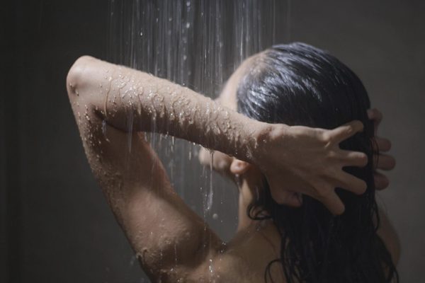 Chồng có hành động đáng xấu hổ, tôi muối mặt với cả dãy trọ
