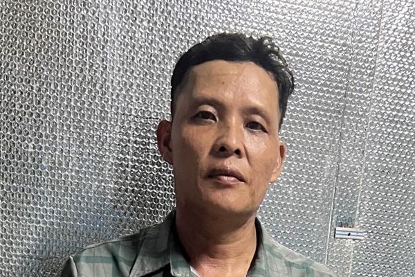 Chồng cũ mang xăng châm lửa đốt vợ rồi ra đầu thú