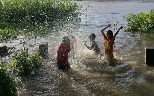 Chống hạn cho ĐBSCL ngay khi nước còn đầy: bài học từ các nước