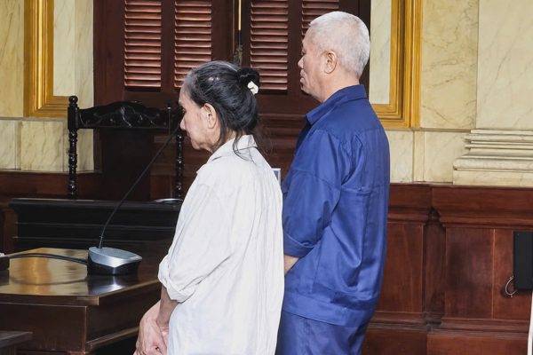Chồng lĩnh án tử, vợ vào tù sau vụ sát hại hàng xóm cướp vàng