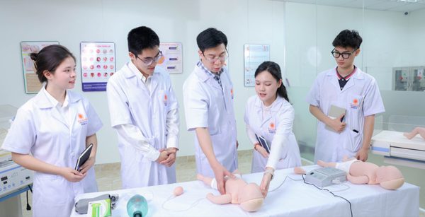 Chốt 2 kì kiểm tra năng lực hành nghề bác sĩ năm 2027