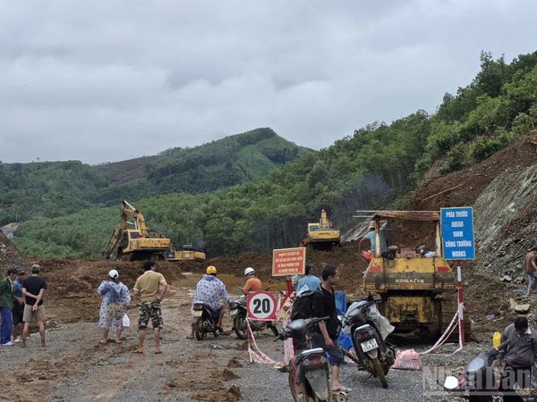 Chủ động ứng phó mưa lớn, sạt lở tại miền trung