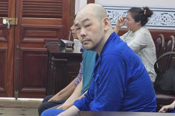 Chủ nhà hàng cho nhân viên bán dâm nhưng bắt ký cam kết không bán dâm