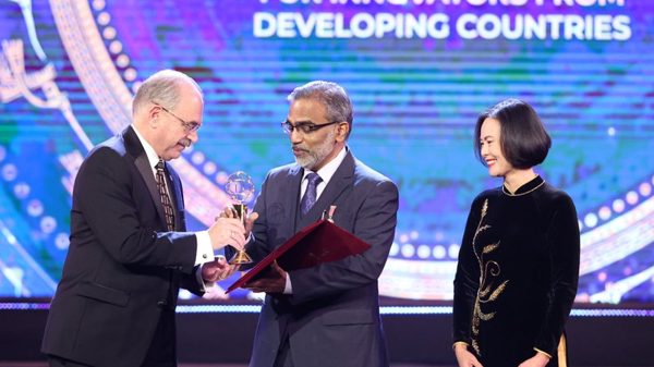 Chủ nhân giải thưởng VinFuture 2022 Thalappil Pradeep: "Những giải pháp từ các nước đang phát triển có thể thay đổi thế giới"