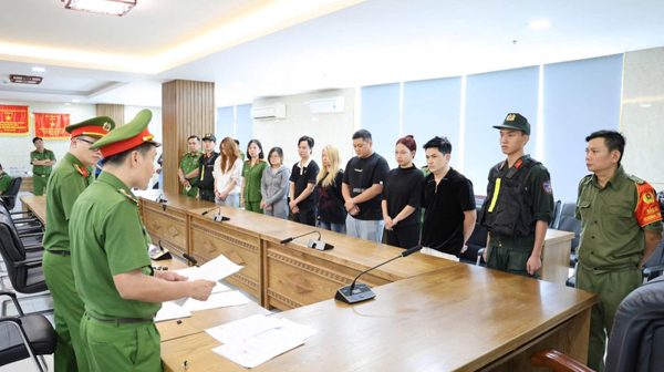 Chủ quán và 6 nhân viên cùng vướng vòng lao lý vì bán khí cười