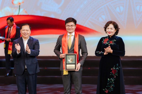 Chủ tịch CNCTech được vinh danh vì những đóng góp cho an sinh xã hội