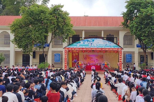 Chủ tịch Điện Biên báo cáo Thủ tướng việc hiệu trưởng viết thư kêu gọi hỗ trợ
