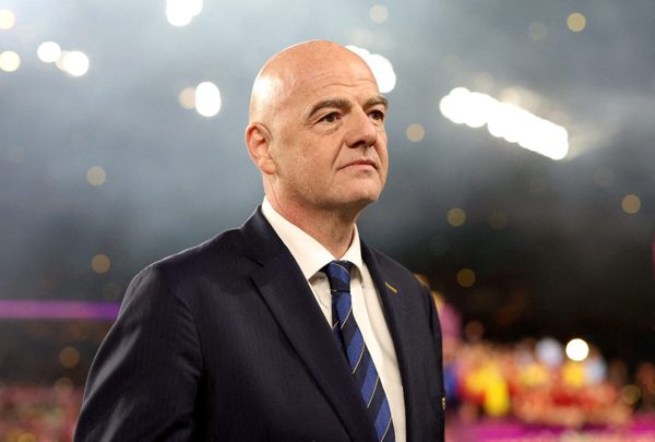 Chủ tịch FIFA bị tố nhận thù lao ngầm 1,76 triệu USD
