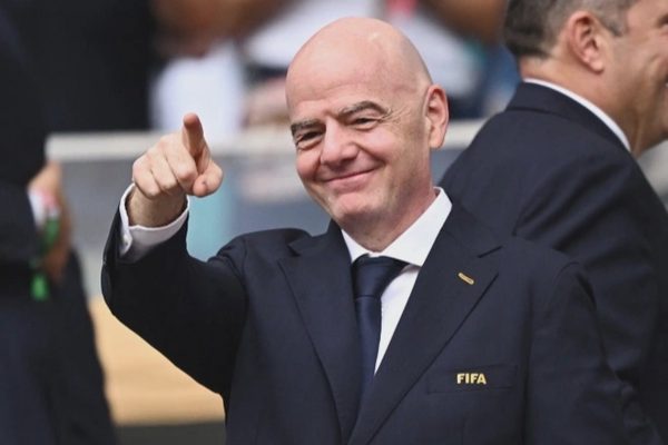 Chủ tịch FIFA lên tiếng thách thức các đối thủ cạnh tranh
