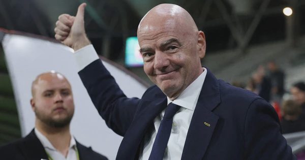Chủ tịch FIFA xin lỗi, công bố mỗi liên đoàn có Việt Nam nhận 25 triệu USD