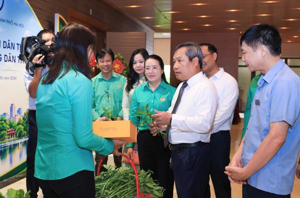 Chủ tịch Hà Nội đối thoại với nông dân: Cách nào để chuyển đổi nghề cho nông dân bị thu hồi đất?