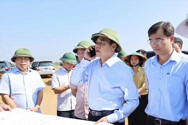Chủ tịch Nghệ An gọi điện chấn chỉnh nhà thầu ngay tại công trường