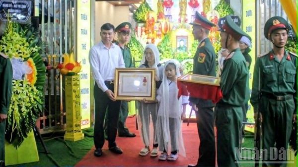 Chủ tịch nước truy tặng Huân chương Dũng cảm cho Trung tá quân đội hy sinh khi cứu người
