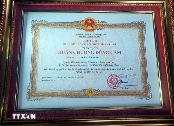 Chủ tịch nước truy tặng Huân chương Dũng cảm đối với Trung tá Trần Văn Tùng