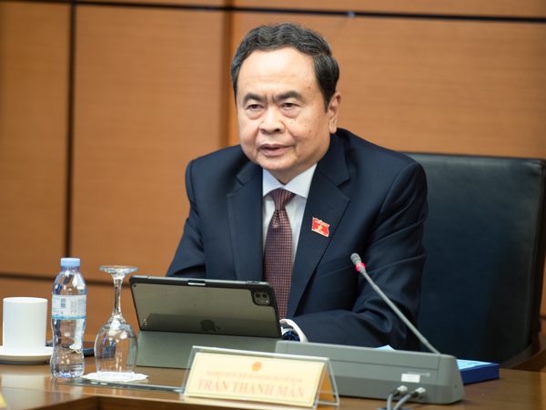 Chủ tịch Quốc hội: 'Bưu chính trở thành hạ tầng quan trọng của kinh tế số'