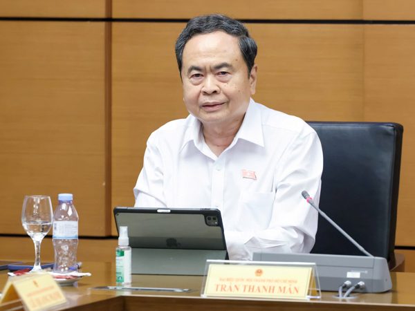 Chủ tịch Quốc hội: Không để người sử dụng điện gánh toàn bộ rủi ro từ giá điện