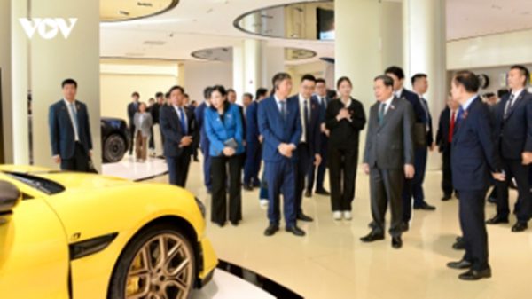 Chủ tịch Quốc hội mời gọi doanh nghiệp công nghệ Trung Quốc đầu tư tại Việt Nam