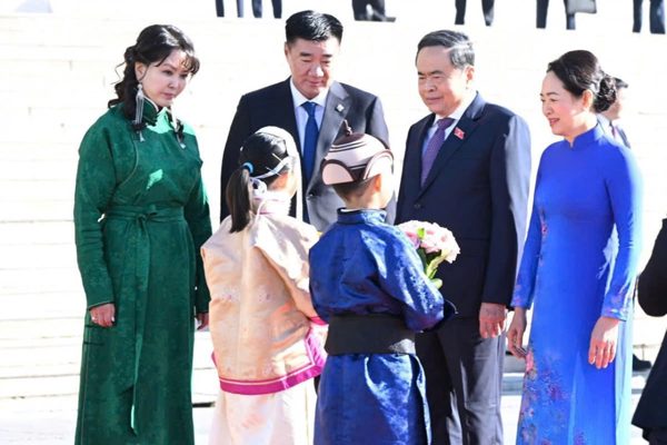Chủ tịch Quốc hội Mông Cổ chủ trì lễ đón Chủ tịch Quốc hội Trần Thanh Mẫn