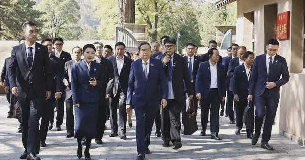Chủ tịch Quốc hội thăm di tích lịch sử cách mạng tại tỉnh Thiểm Tây, Trung Quốc