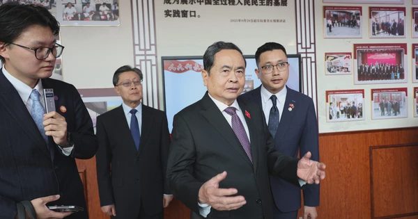 Chủ tịch Quốc hội thăm mô hình lập pháp ở Bắc Kinh