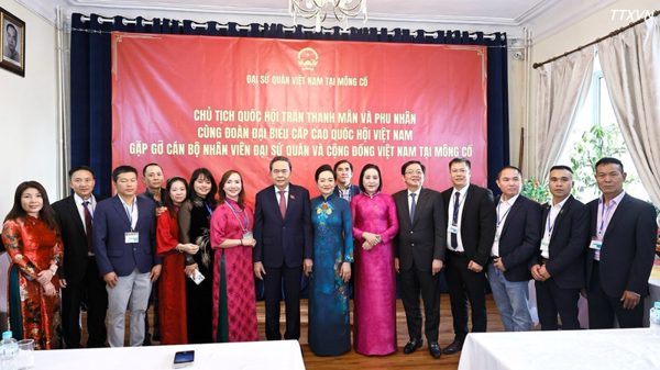 Chủ tịch Quốc hội Trần Thanh Mẫn gặp gỡ cộng đồng kiều bào tại Mông Cổ