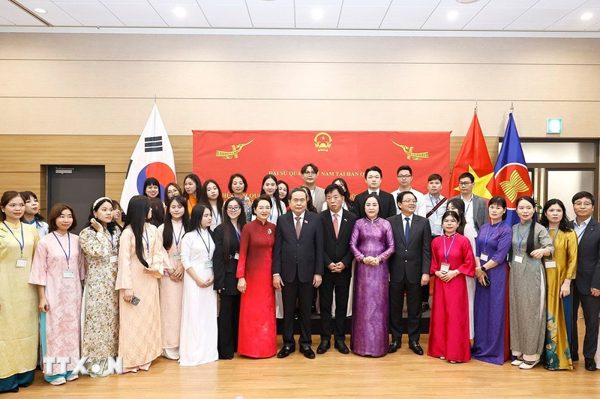 Chủ tịch Quốc hội Trần Thanh Mẫn gặp gỡ cộng đồng người Việt Nam tại Hàn Quốc