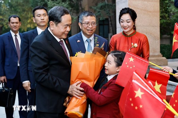 Chủ tịch Quốc hội Trần Thanh Mẫn gặp gỡ cộng đồng người Việt tại Trung Quốc