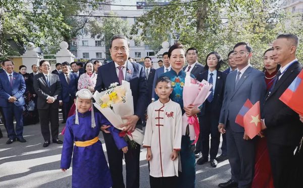 Chủ tịch Quốc hội Trần Thanh Mẫn gặp gỡ kiều bào tại Mông Cổ