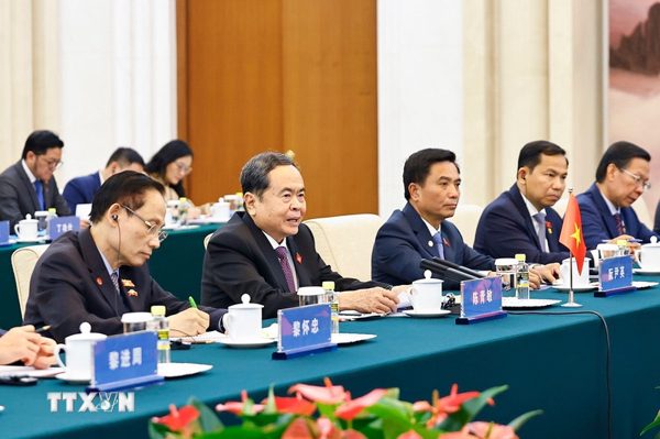 Chủ tịch Quốc hội Trần Thanh Mẫn hội kiến Chủ tịch Chính hiệp Toàn quốc Trung Quốc Vương Hộ Ninh