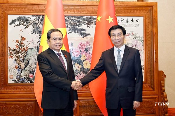 Chủ tịch Quốc hội Trần Thanh Mẫn hội kiến Chủ tịch Chính hiệp Trung Quốc Vương Hộ Ninh