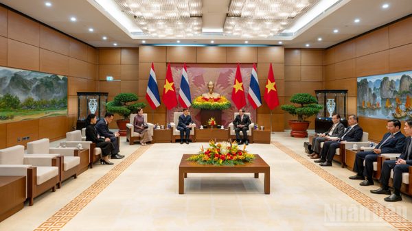 Chủ tịch Quốc hội Trần Thanh Mẫn hội kiến Nhà vua Thái Lan