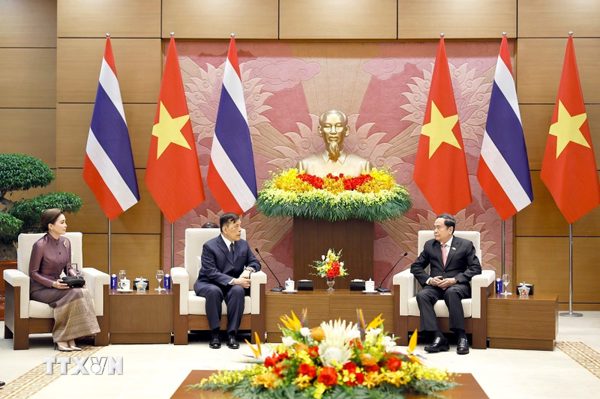 Chủ tịch Quốc hội Trần Thanh Mẫn hội kiến Nhà vua Thái Lan