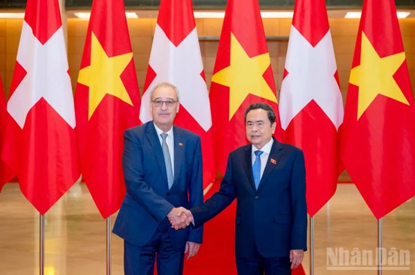 Chủ tịch Quốc hội Trần Thanh Mẫn hội kiến Tổng thống Thụy Sĩ Guy Parmelin
