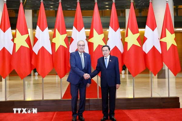 Chủ tịch Quốc hội Trần Thanh Mẫn hội kiến Tổng thống Thụy Sĩ Guy Parmelin