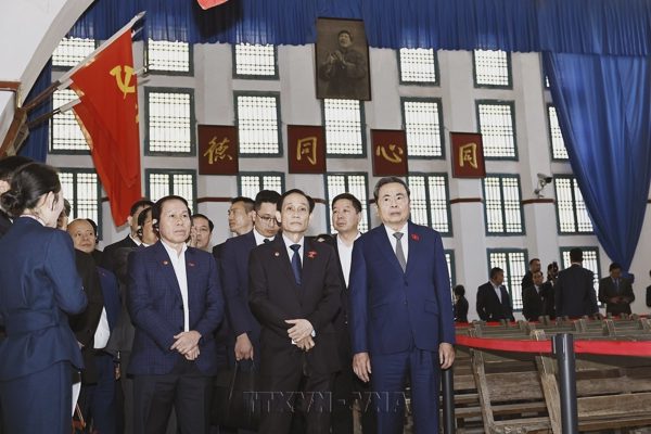 Chủ tịch Quốc hội Trần Thanh Mẫn thăm di tích lịch sử cách mạng tại tỉnh Thiểm Tây của Trung Quốc