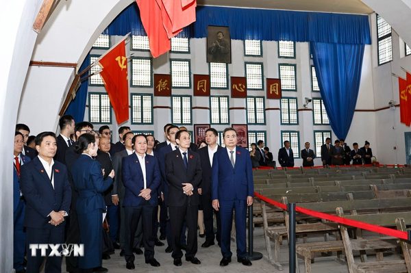 Chủ tịch Quốc hội Trần Thanh Mẫn thăm di tích lịch sử cách mạng tại tỉnh Thiểm Tây của Trung Quốc