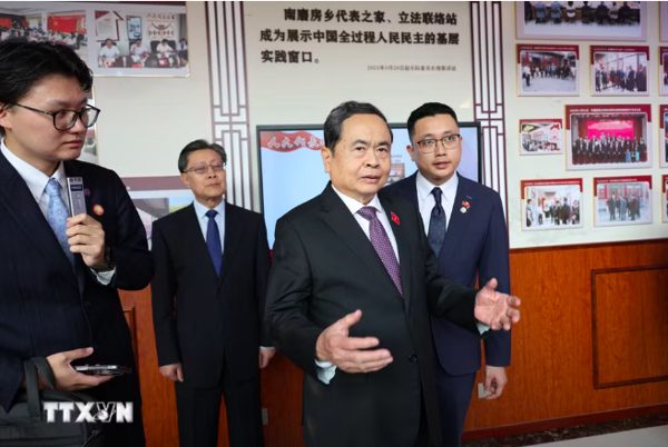 Chủ tịch Quốc hội Trần Thanh Mẫn thăm mô hình tiếp nhận ý kiến người dân của Bắc Kinh