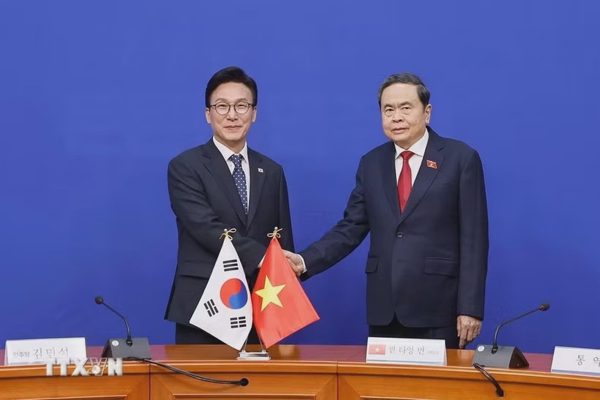 Chủ tịch Quốc hội Trần Thanh Mẫn tiếp Chủ tịch Đảng Dân chủ Đồng hành Hàn Quốc