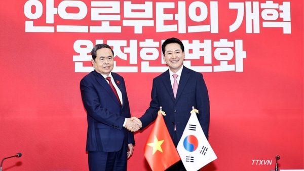 Chủ tịch Quốc hội Trần Thanh Mẫn tiếp Chủ tịch Đảng Sức mạnh Quốc dân Jang Dong Hyeok