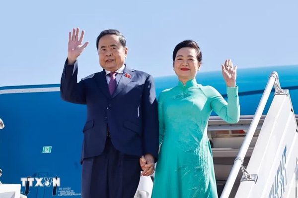 Chủ tịch Quốc hội Trần Thanh Mẫn và Phu nhân bắt đầu thăm chính thức Mông Cổ