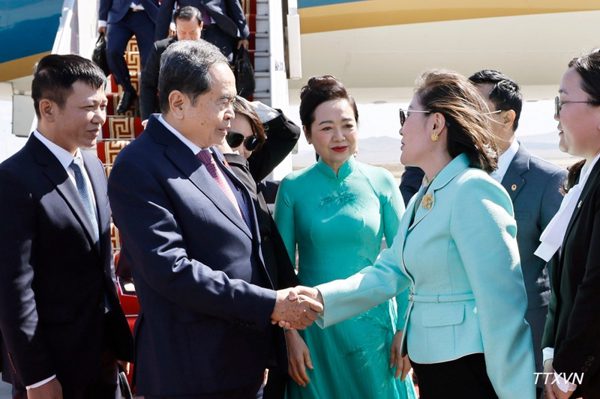 Chủ tịch Quốc hội Trần Thanh Mẫn và Phu nhân bắt đầu thăm chính thức Mông Cổ