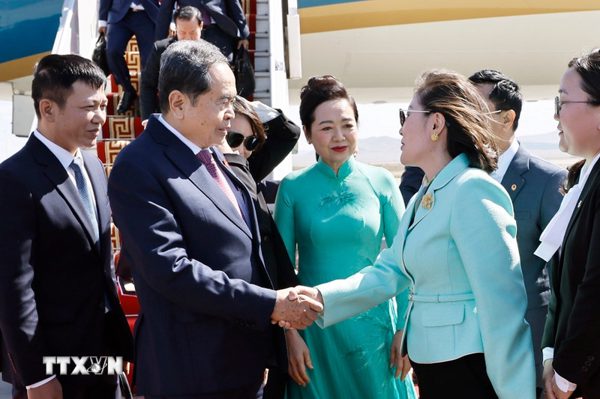 Chủ tịch Quốc hội và Phu nhân bắt đầu thăm chính thức Mông Cổ