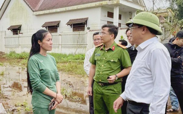 Chủ tịch tỉnh Gia Lai kiểm tra khu vực sơ tán dân khẩn cấp do mưa lớn