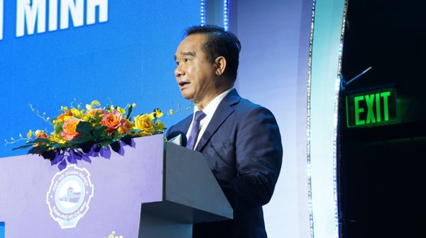 Chủ tịch TP.HCM muốn doanh nghiệp cùng chính quyền trả lời ‘phải sửa gì, làm gì’