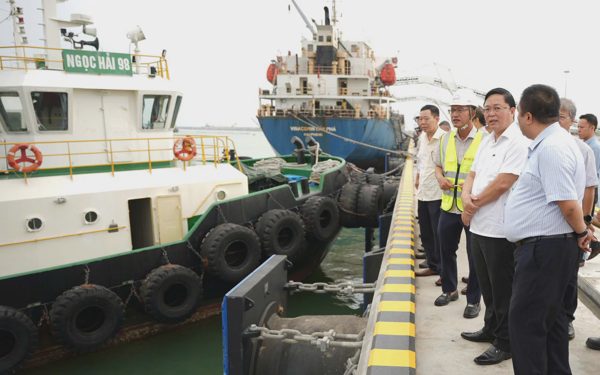 Chủ tịch TP Huế khảo sát cảng nước sâu ở Quảng Trị, tính đường cho hàng hóa các khu công nghiệp phía Bắc