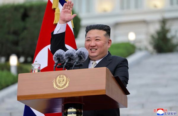 Chủ tịch Triều Tiên Kim Jong Un bất ngờ đi qua cầu mới sang Trung Quốc