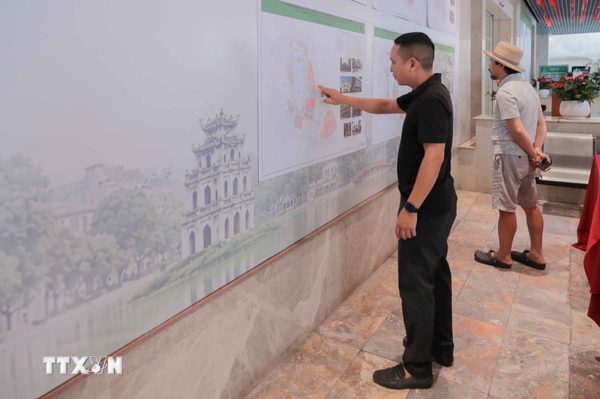Chủ tịch UBND Hà Nội kiểm tra việc lấy ý kiến Quy hoạch sông Hồng và hồ Gươm