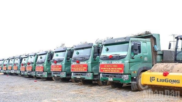 Chủ tịch Ủy ban nhân dân tỉnh Điện Biên chỉ đạo báo cáo giải ngân vốn đầu tư, thực hiện kịch bản tăng trưởng theo ngày
