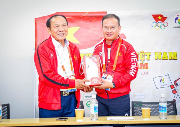 Chủ tịch Ủy ban Olympic Việt Nam động viên Đoàn Thể thao Việt Nam trước giờ khai mạc Asiad 20