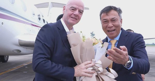 Chủ tịch VFF Trần Quốc Tuấn chào đón nồng nhiệt Chủ tịch FIFA Gianni Infantino lần thứ hai đến Việt Nam